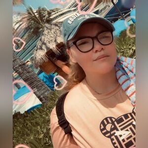 Meet your Posher, Whitney